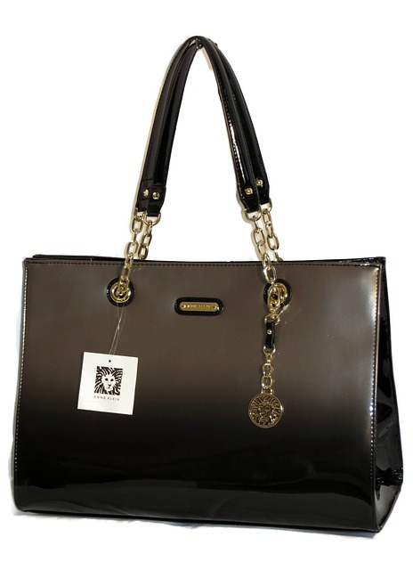 factors to consider when choosing a handbag